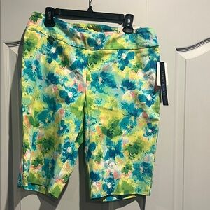 Peck & Peck Green Floral Women's Bermudas